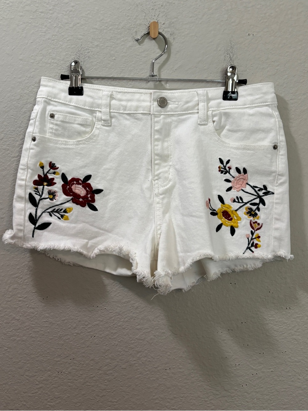 Blu Pepper White Denim Shorts with Floral Embroidery